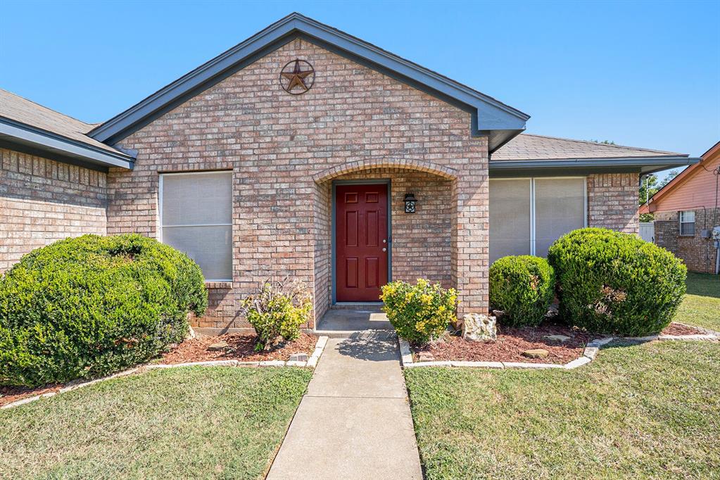 602 McAnear Street Cleburne, TX 76033 - Photo 4 of 27 a front view of a house with garden