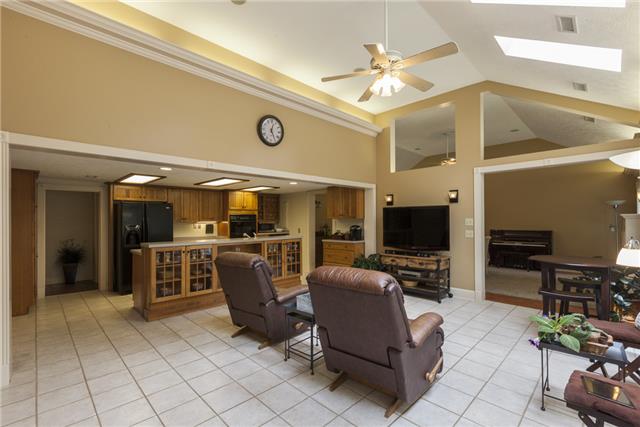 4444 Manners Road Lebanon, TN 37087 - Photo 7 of 20 a living room with furniture and flat screen tv