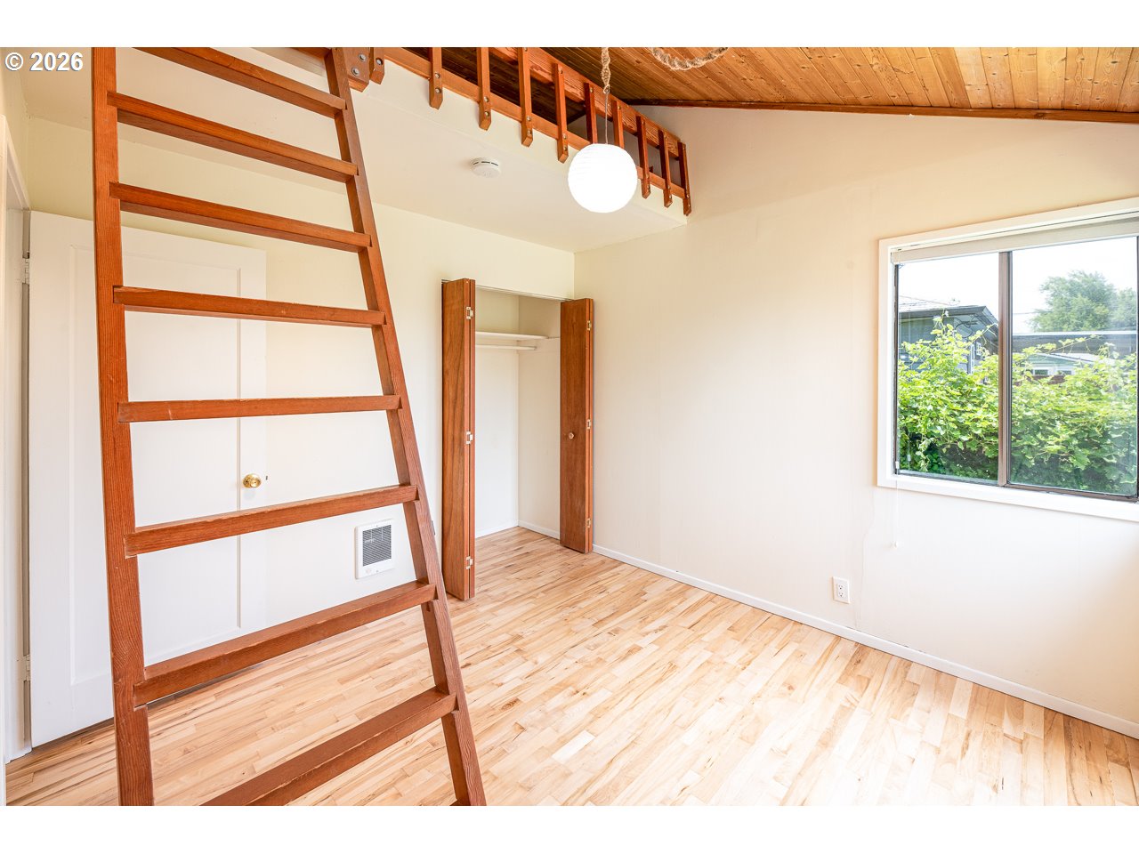 1404 Centennial Boulevard Springfield, OR 97477 - Photo 10 of 32 Bedroom