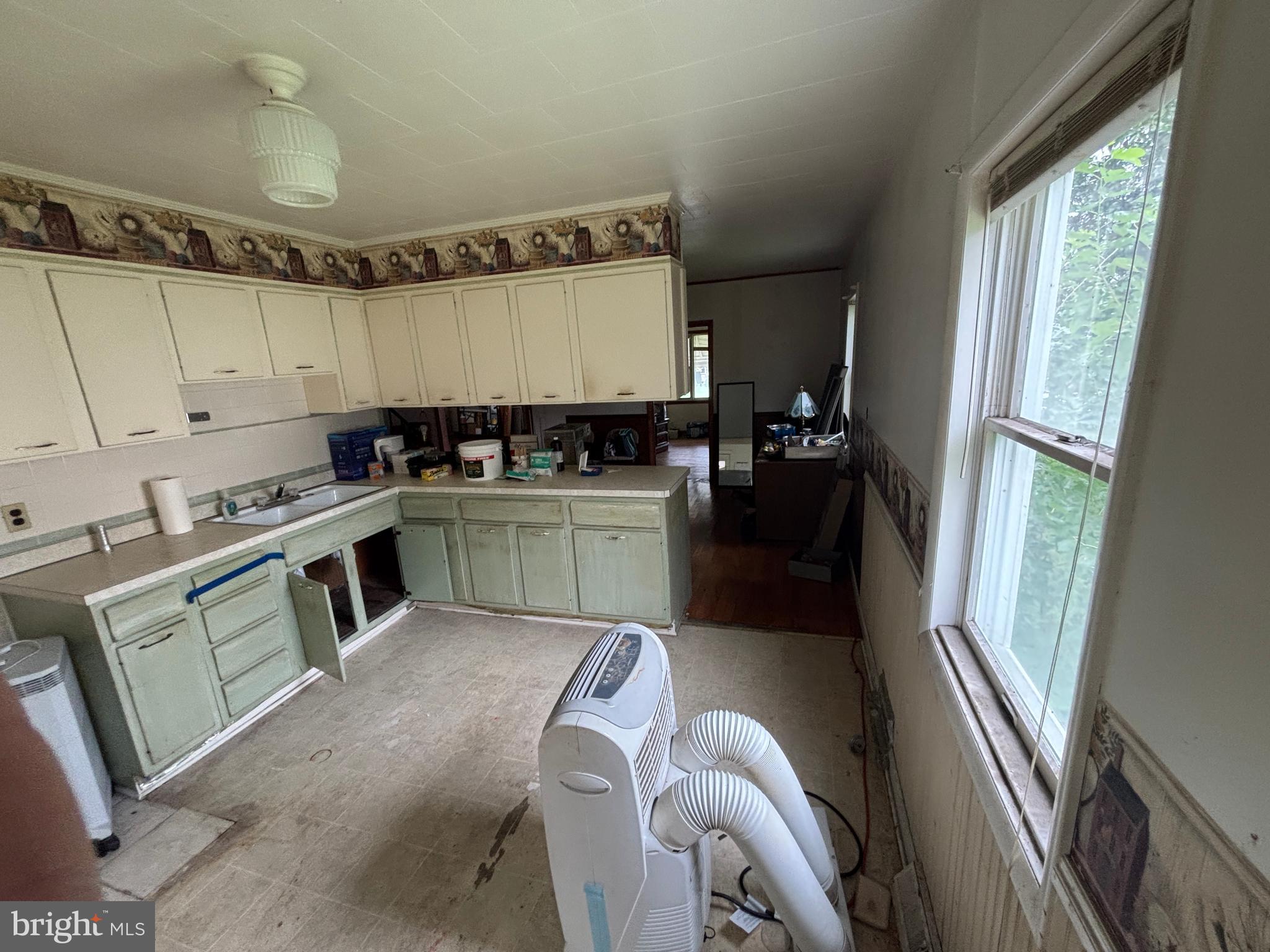 8025 Edgewater Avenue Rosedale, MD 21237 - Photo 16 of 24 Gallery Image 16