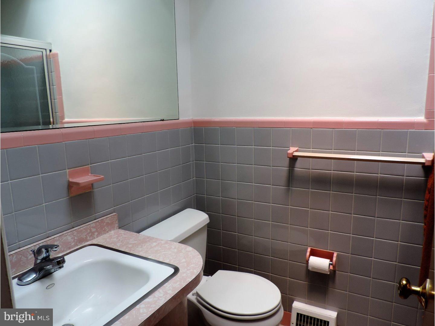 2018 Tomlinson Road Philadelphia, PA 19116 - Photo 13 of 19 Gallery Image 13