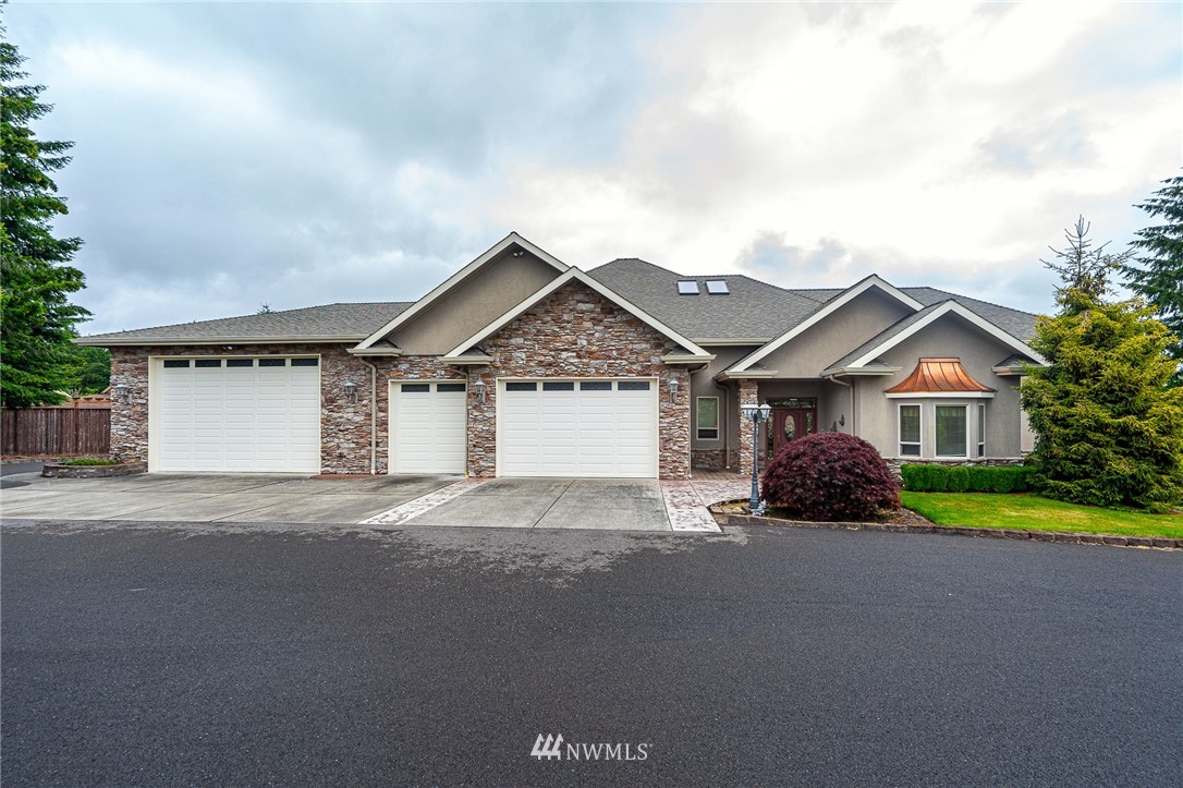 a view of a house with a yard and garage