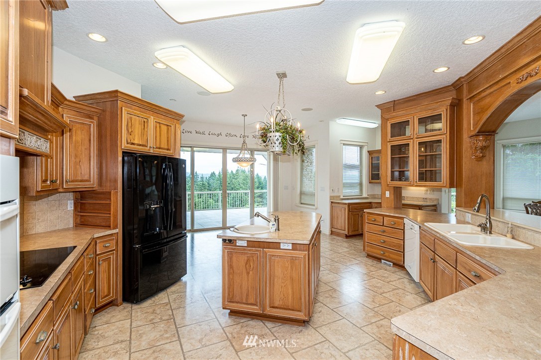 208 Brockway Road Chehalis, WA 98532 - Photo 11 of 40 a kitchen with granite countertop a refrigerator stove top oven dining table and chairs