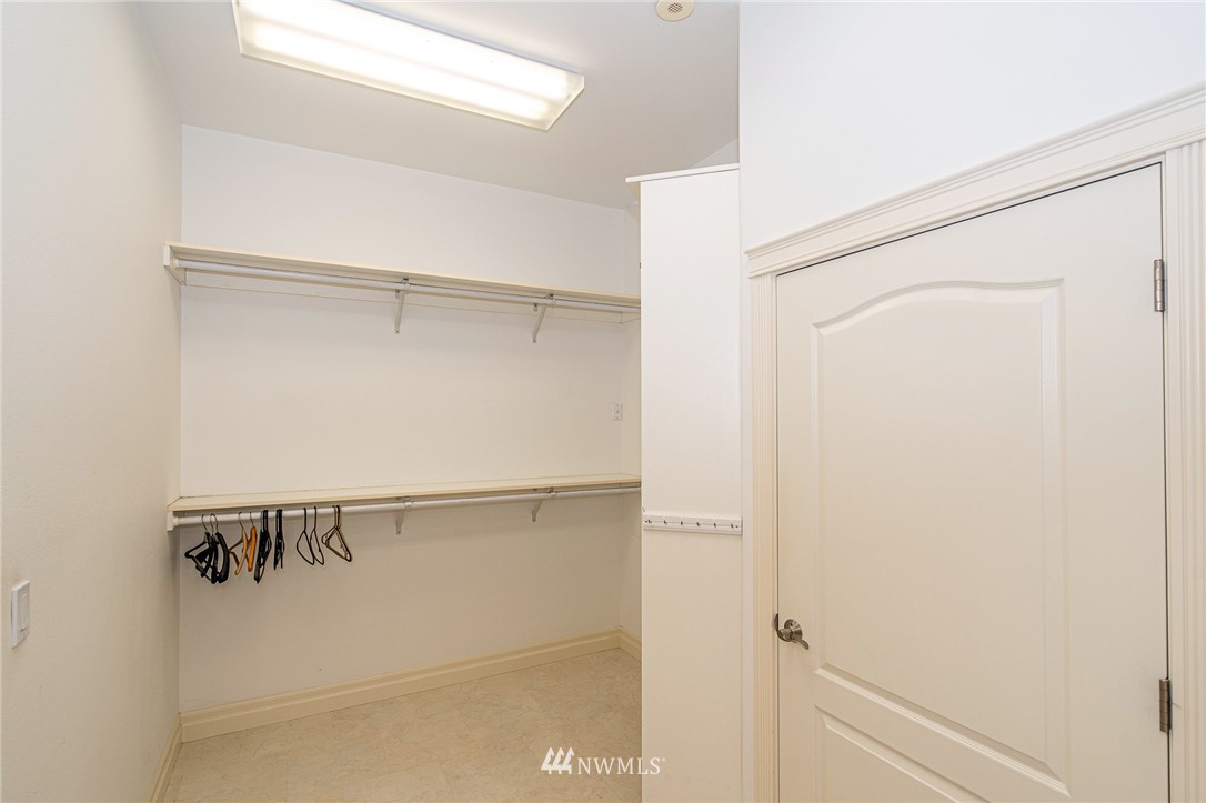 208 Brockway Road Chehalis, WA 98532 - Photo 16 of 40 a close view of a closet