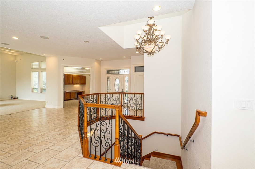 208 Brockway Road Chehalis, WA 98532 - Photo 3 of 40 a view of a hallway with furniture