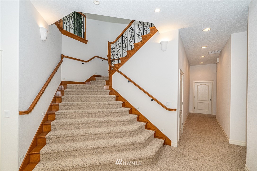 208 Brockway Road Chehalis, WA 98532 - Photo 21 of 40 a view of entryway