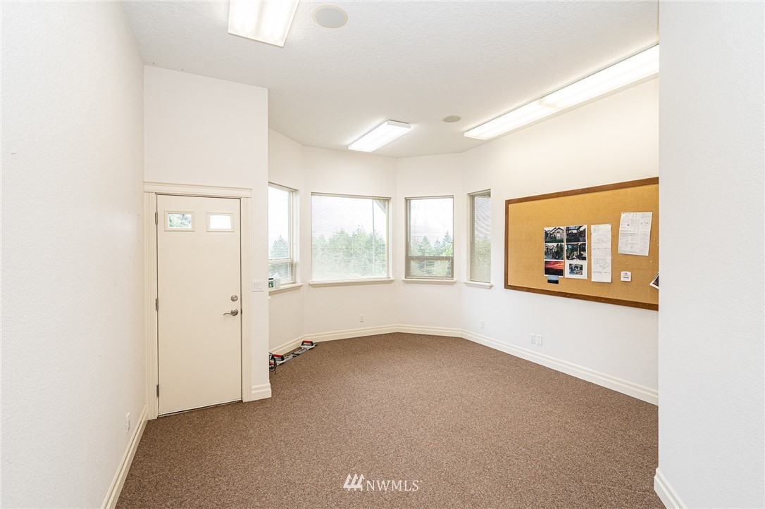 208 Brockway Road Chehalis, WA 98532 - Photo 28 of 40 an empty room with windows