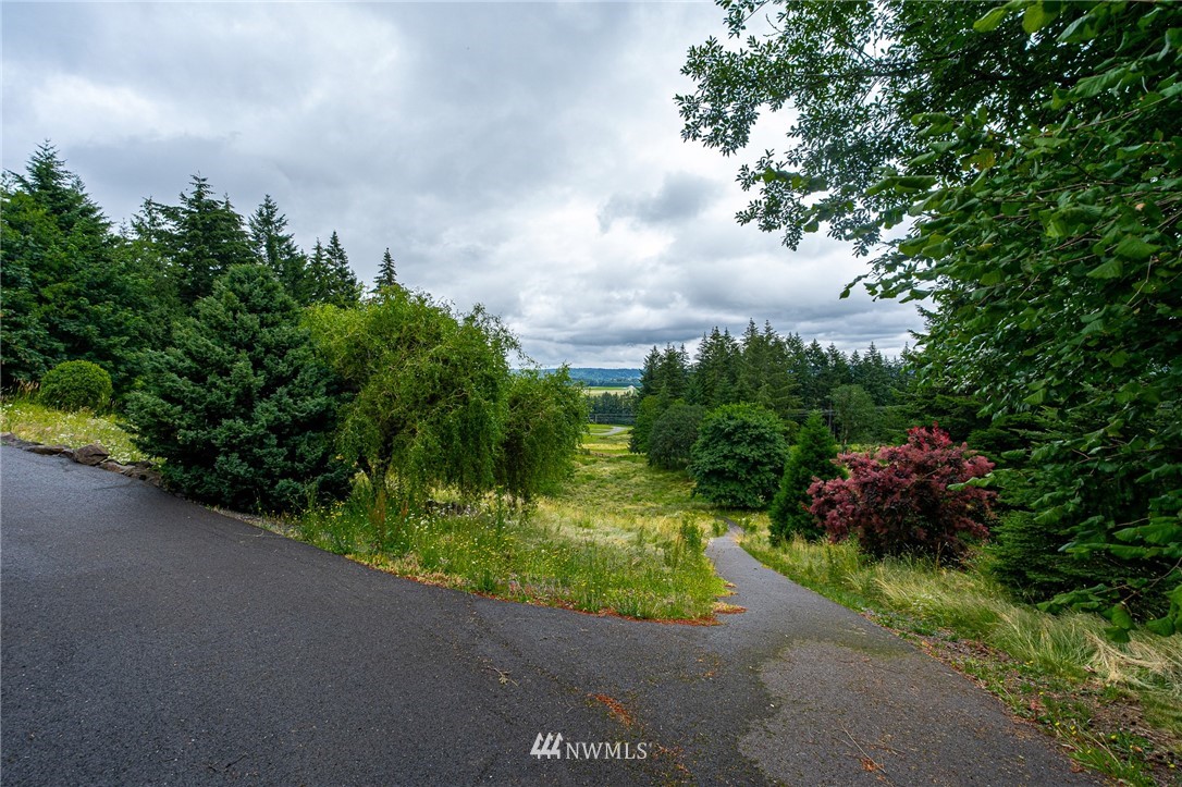 208 Brockway Road Chehalis, WA 98532 - Photo 32 of 40 a view of a garden