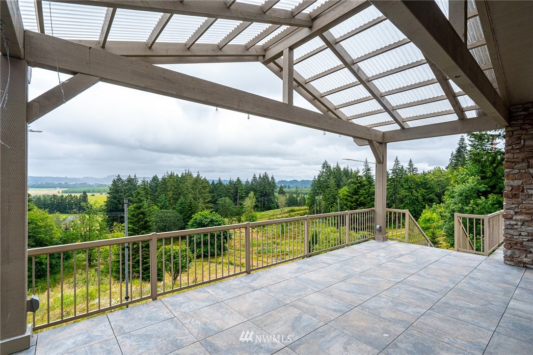 208 Brockway Road Chehalis, WA 98532 - Photo 35 of 40 a view of a balcony with lake view