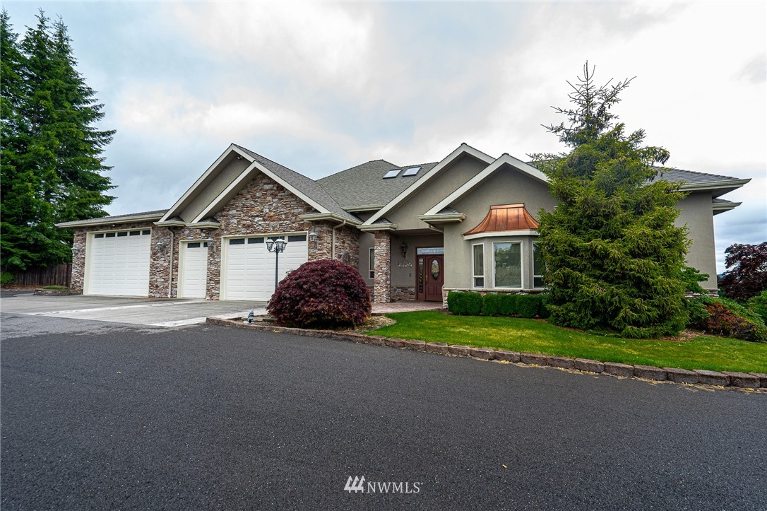 208 Brockway Road Chehalis, WA 98532 - Photo 40 of 40 a front view of a house with a yard and garage