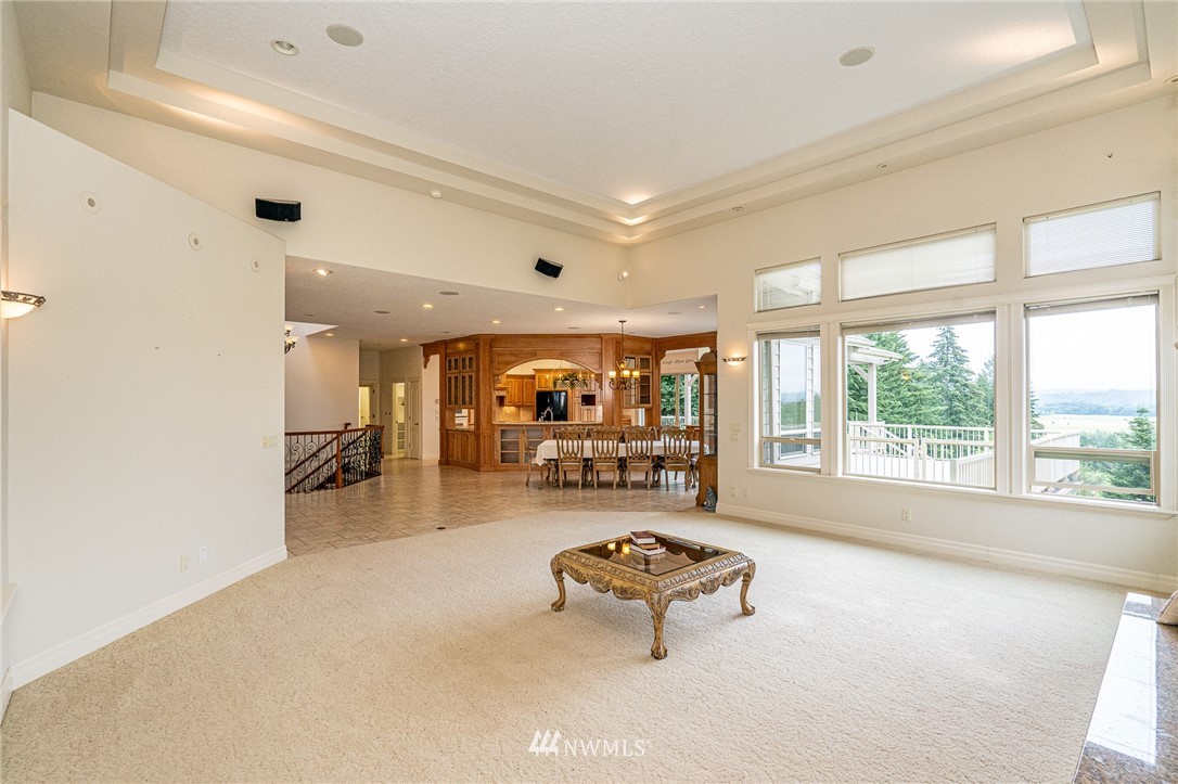 208 Brockway Road Chehalis, WA 98532 - Photo 8 of 40 a room with furniture and a large window