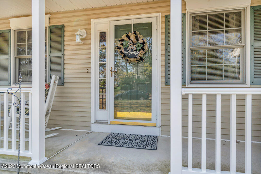 211 Torpedo Road Manahawkin, NJ 08050 - Photo 4 of 15 008_dsc02117
