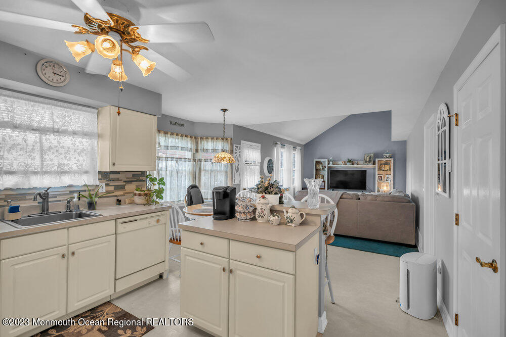 211 Torpedo Road Manahawkin, NJ 08050 - Photo 5 of 15 009_dsc02121