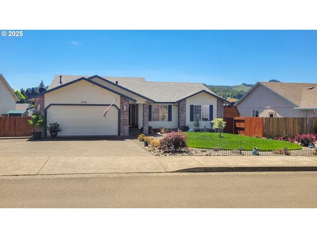 $399,500 | 1234 East 4th Avenue, Sutherlin, OR 97479