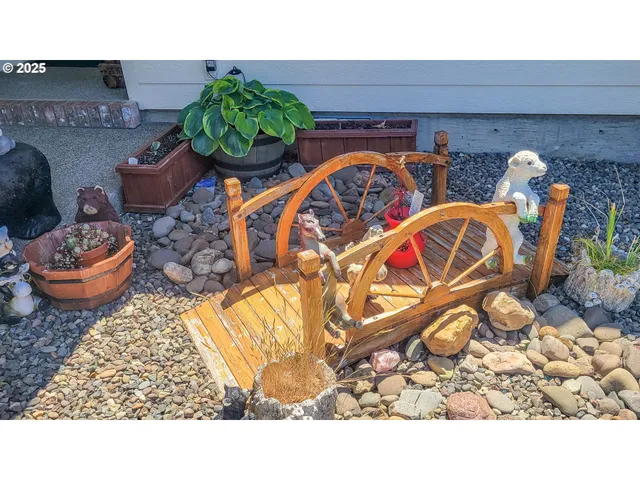 $395,000 | 1234 East 4th Avenue, Sutherlin, OR 97479