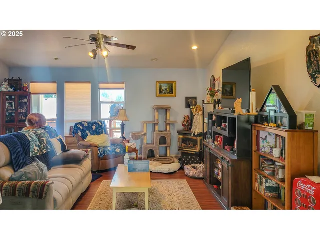 $395,000 | 1234 East 4th Avenue, Sutherlin, OR 97479