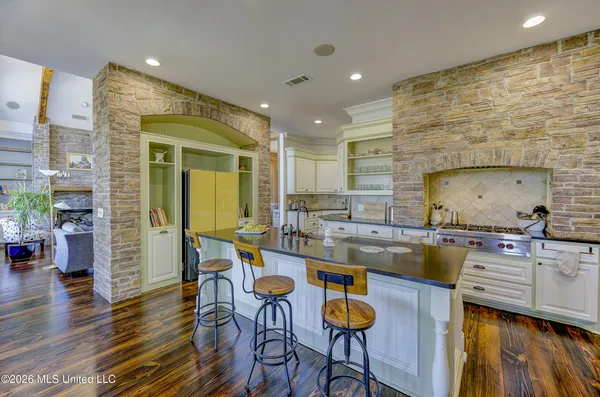 $995,000 | 626 Cedar Hill Road, Flora, MS 39071