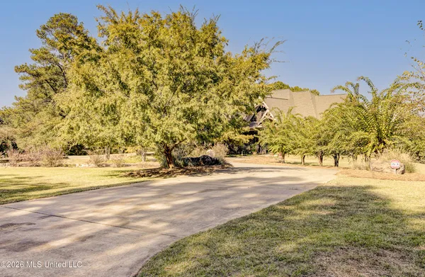 $995,000 | 626 Cedar Hill Road, Flora, MS 39071