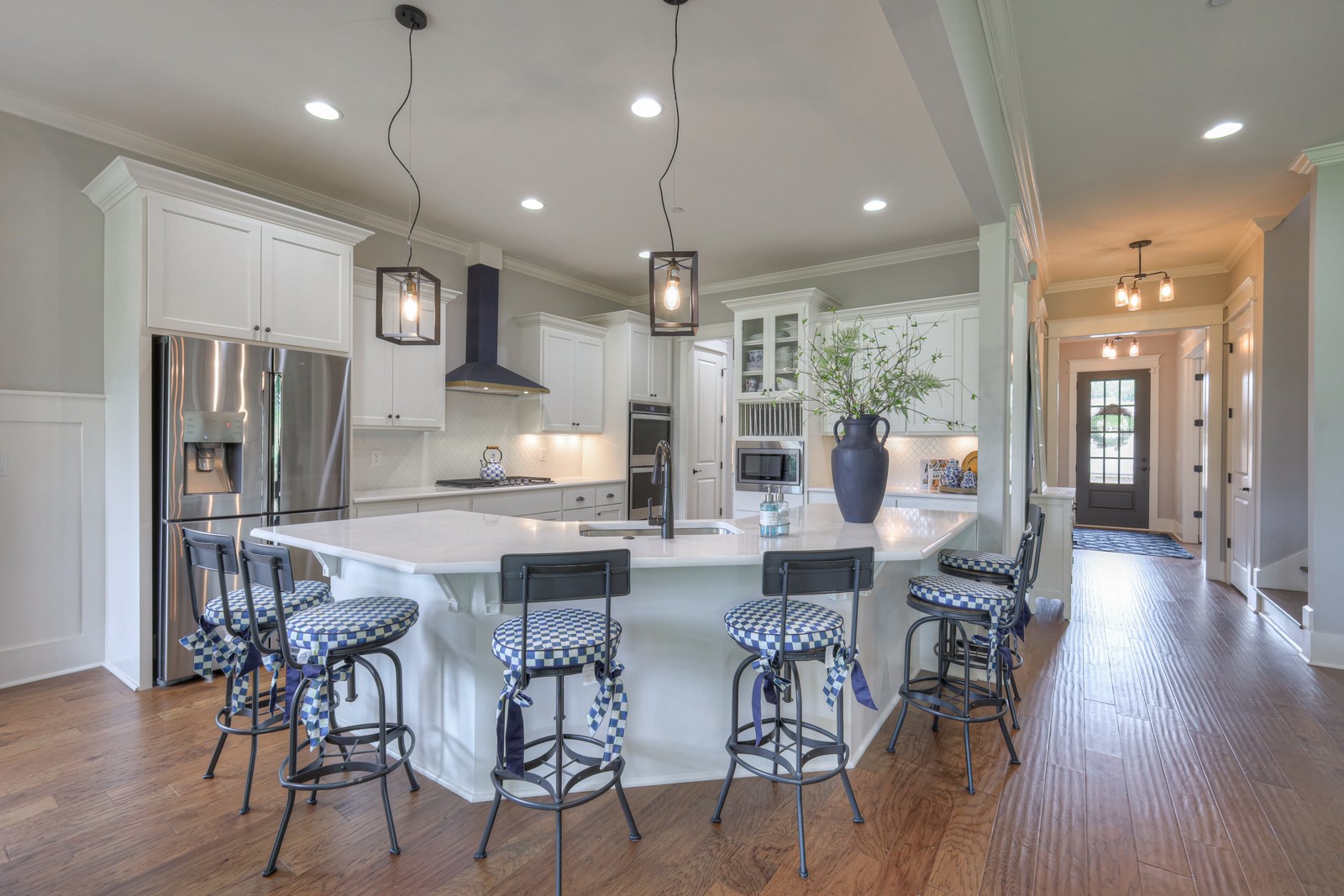 255 Circuit Road Franklin, TN 37064 - Photo 7 of 56 Spacious island