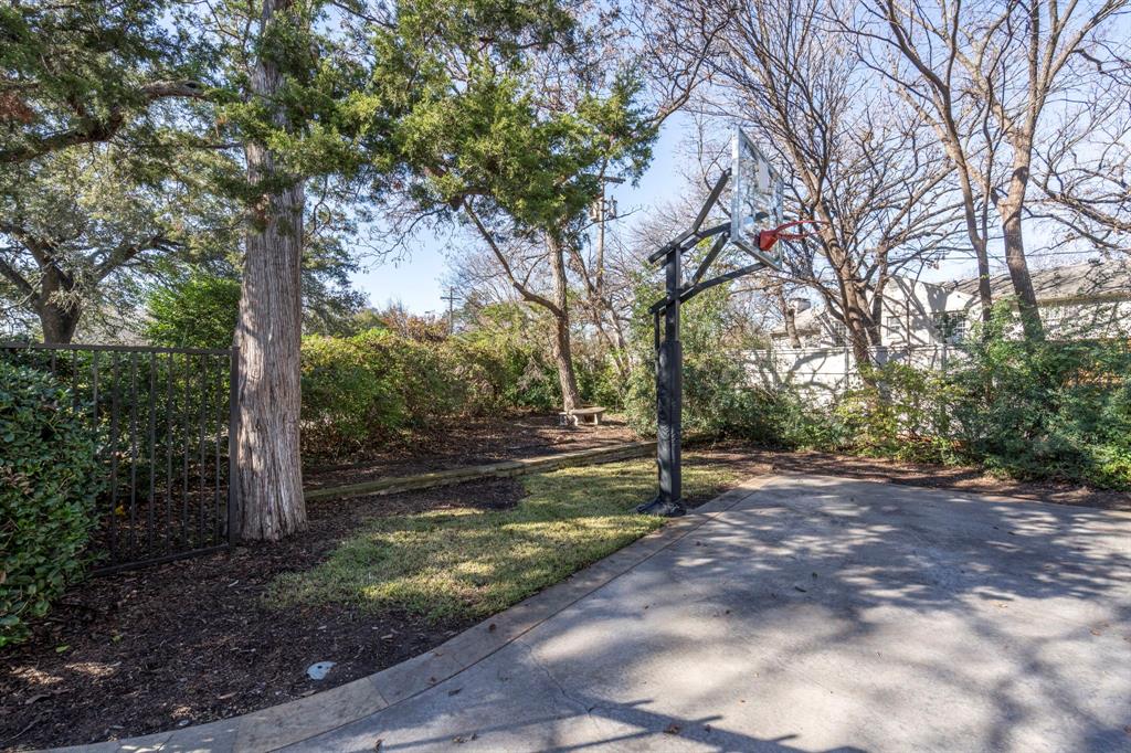 8530 Jourdan Way Dallas, TX 75225 - Photo 38 of 39 View of yard