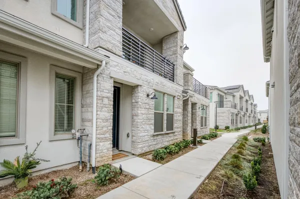 $375,000 | 484 West Balsam Lane, Clovis, CA 93611