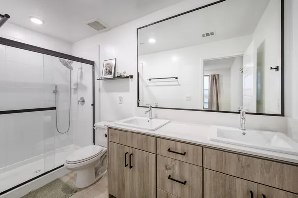 $375,000 | 484 West Balsam Lane, Clovis, CA 93611