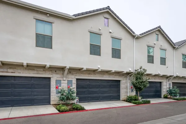 $375,000 | 484 West Balsam Lane, Clovis, CA 93611