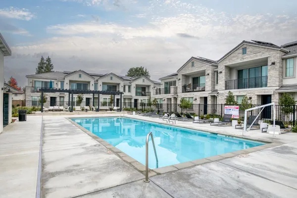 $375,000 | 484 West Balsam Lane, Clovis, CA 93611