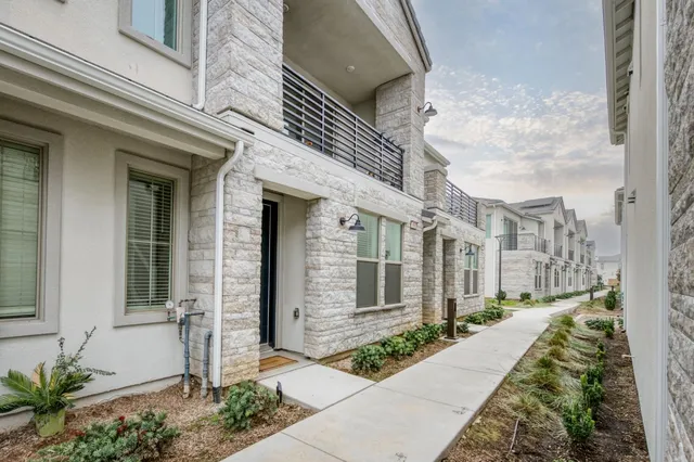 $380,000 | 484 West Balsam Lane, Clovis, CA 93611