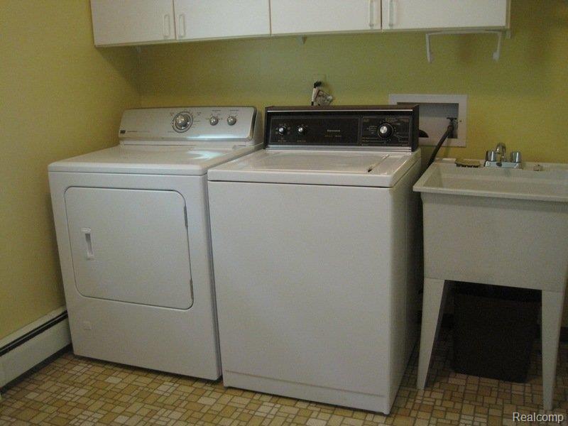 365 Reymont Road Waterford, MI 48327 - Photo 20 of 34 Laundry Room