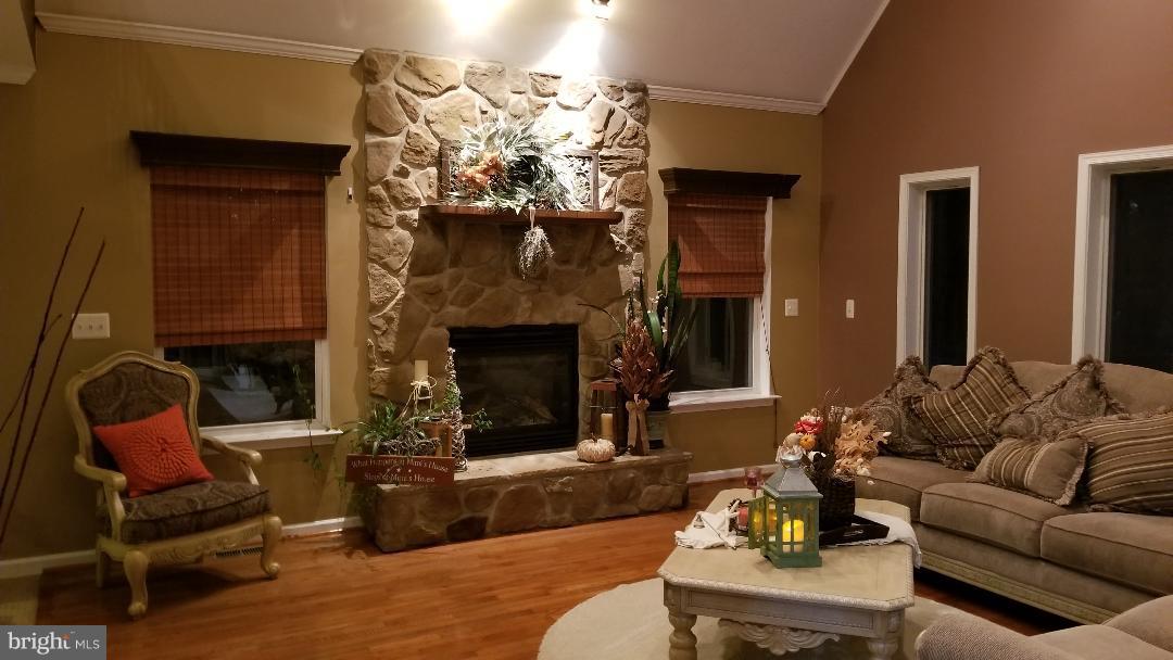 1655 Cape May Road Baltimore, MD 21221 - Photo 5 of 24 Living Room