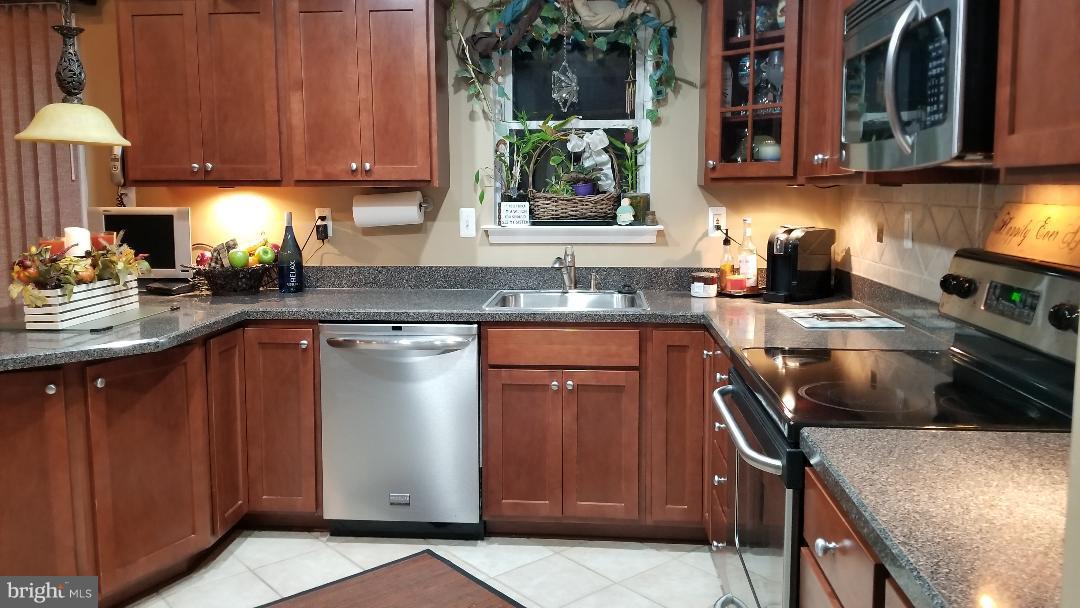 1655 Cape May Road Baltimore, MD 21221 - Photo 10 of 24 Kitchen