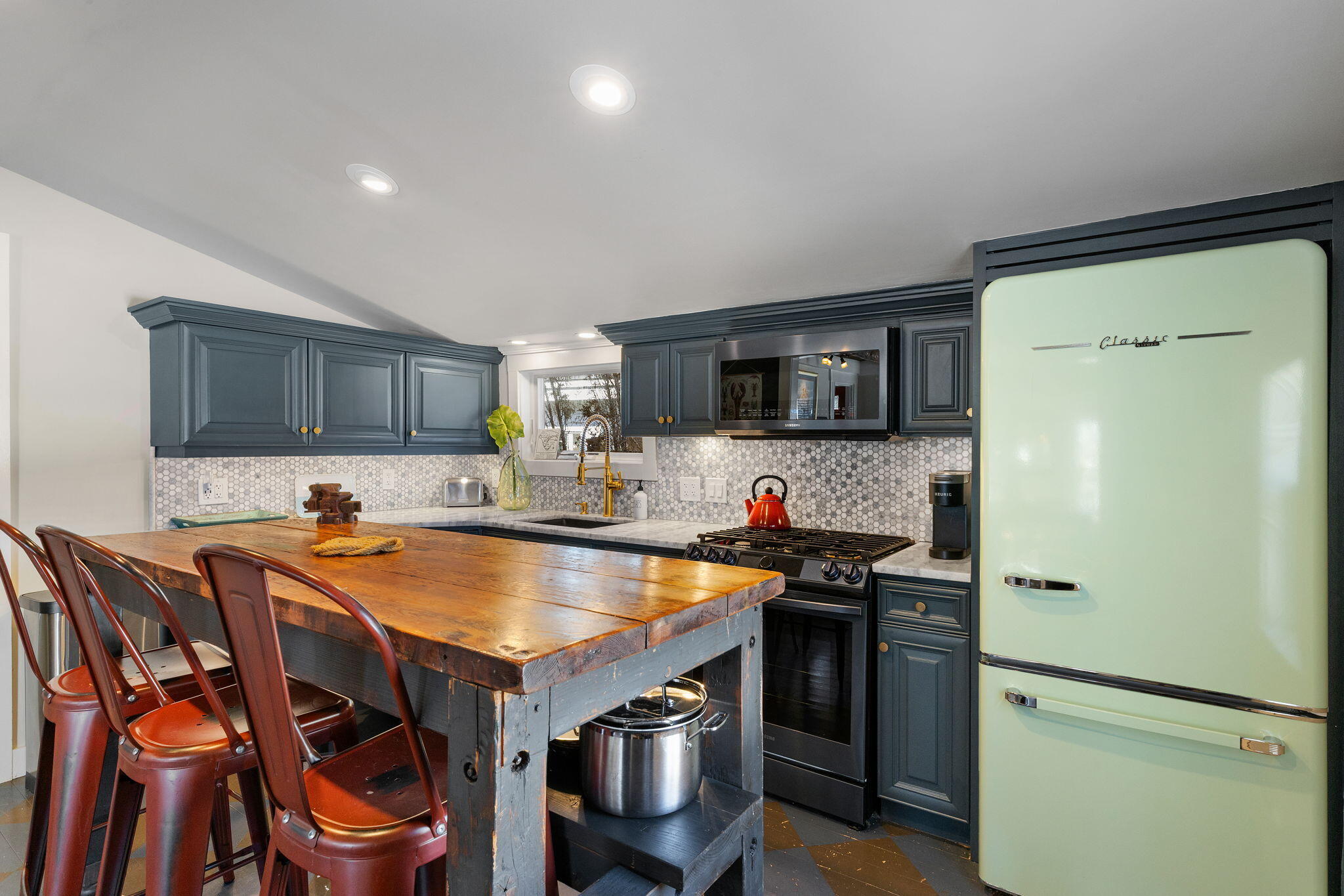 52 Creek Road, Unit 1 Provincetown, MA 02657 - Photo 9 of 21 18-web-or-mls-52-creek-rd-3