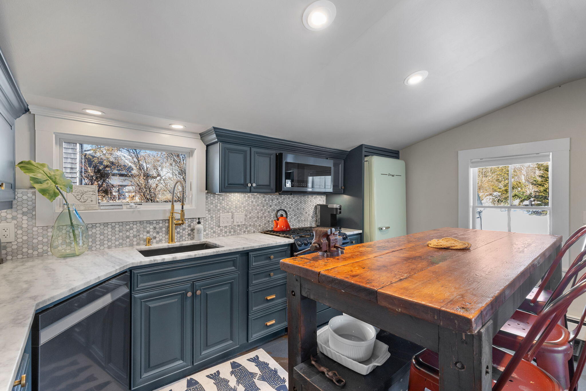 52 Creek Road, Unit 1 Provincetown, MA 02657 - Photo 10 of 21 19-web-or-mls-52-creek-rd-3