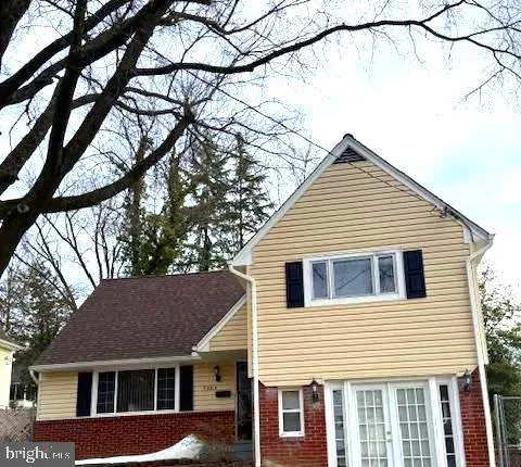 a view of house with a yard