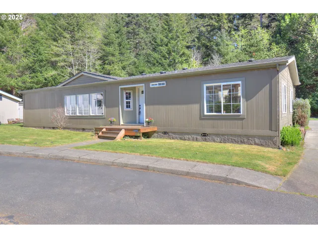 a house view with a backyard space