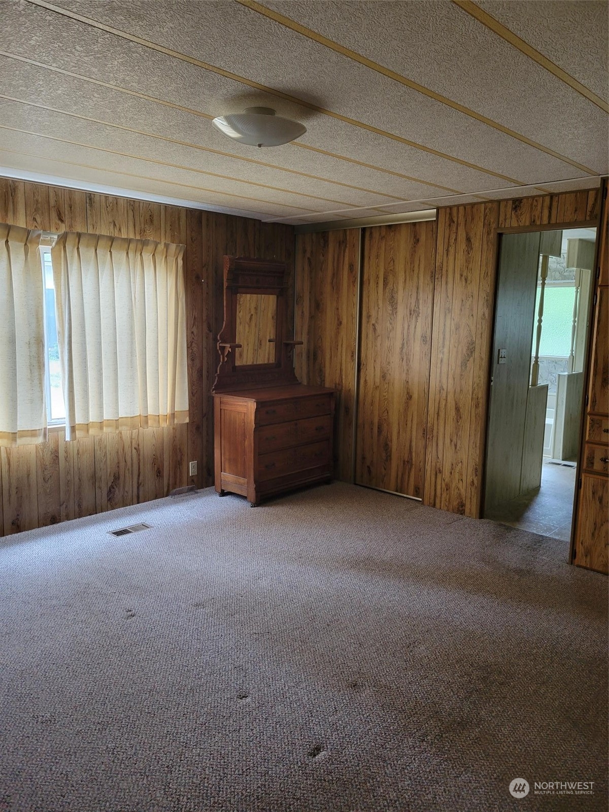 119-13 Peterson Road, Unit 13 Chehalis, WA 98532 - Photo 14 of 31 an empty room with windows