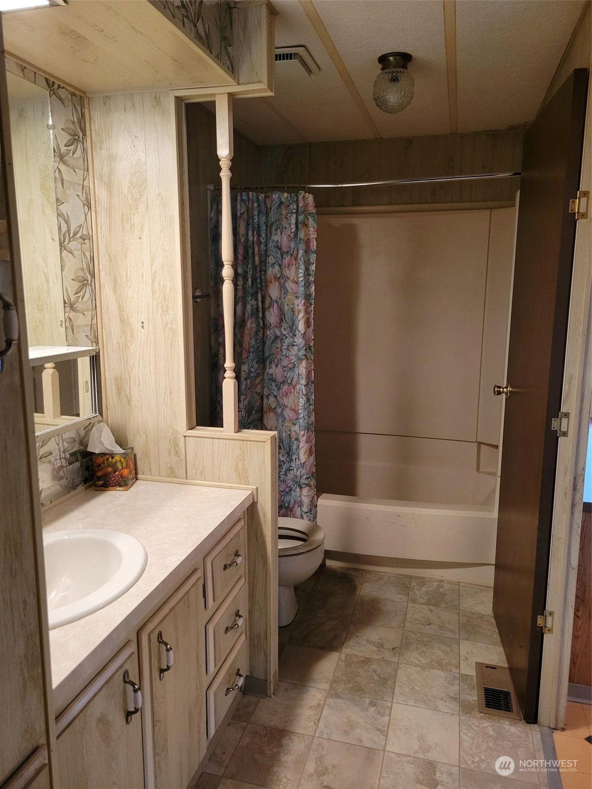 119-13 Peterson Road, Unit 13 Chehalis, WA 98532 - Photo 6 of 31 a bathroom with a sink a toilet and shower