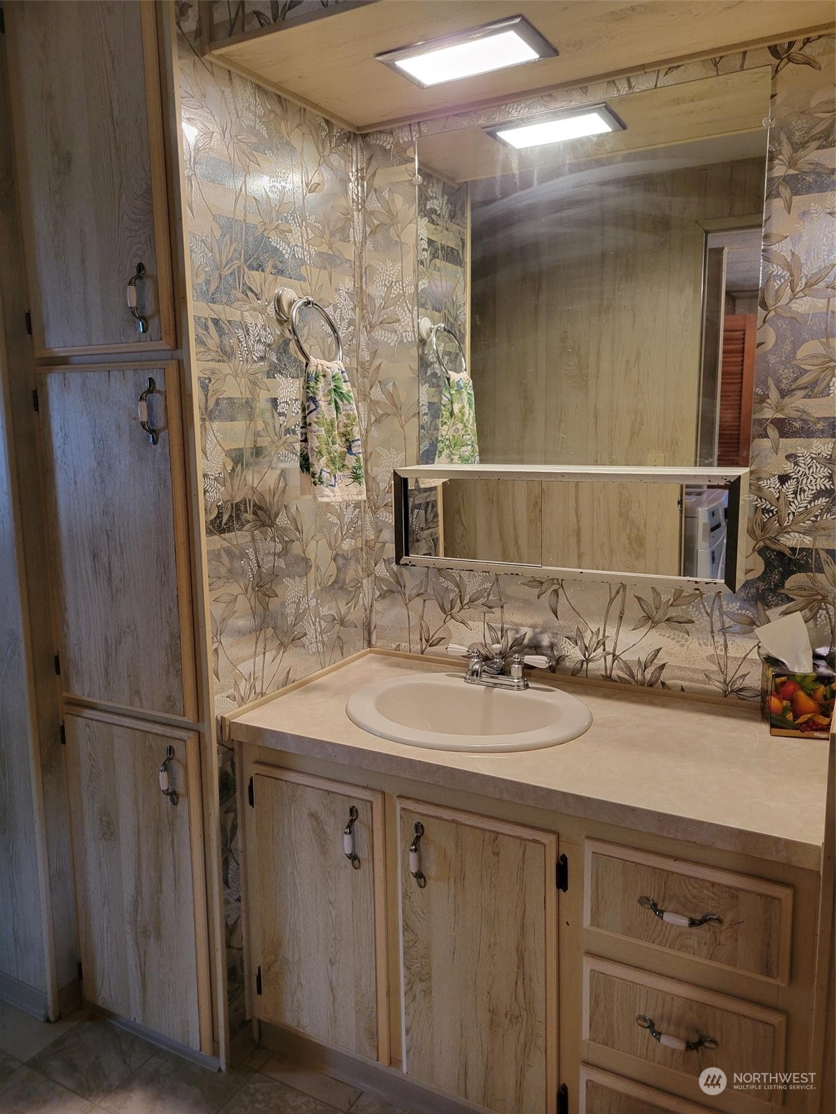 119-13 Peterson Road, Unit 13 Chehalis, WA 98532 - Photo 7 of 31 a bathroom with a sink and a mirror
