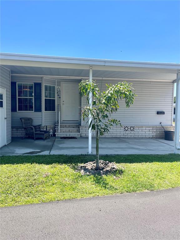 11200 Walsingham Road, Unit 139 Largo, FL 33778 - Photo 2 of 13 a front view of a house with garden