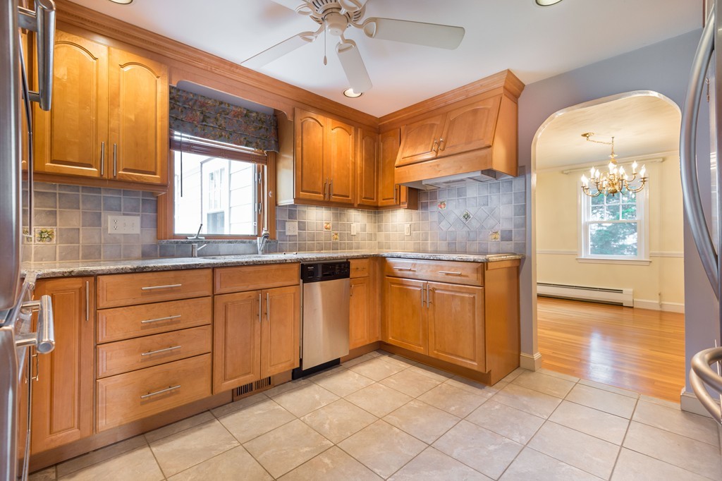 33 Endicott Road Stoneham, MA 02180 - Photo 8 of 23 Gallery Image 8