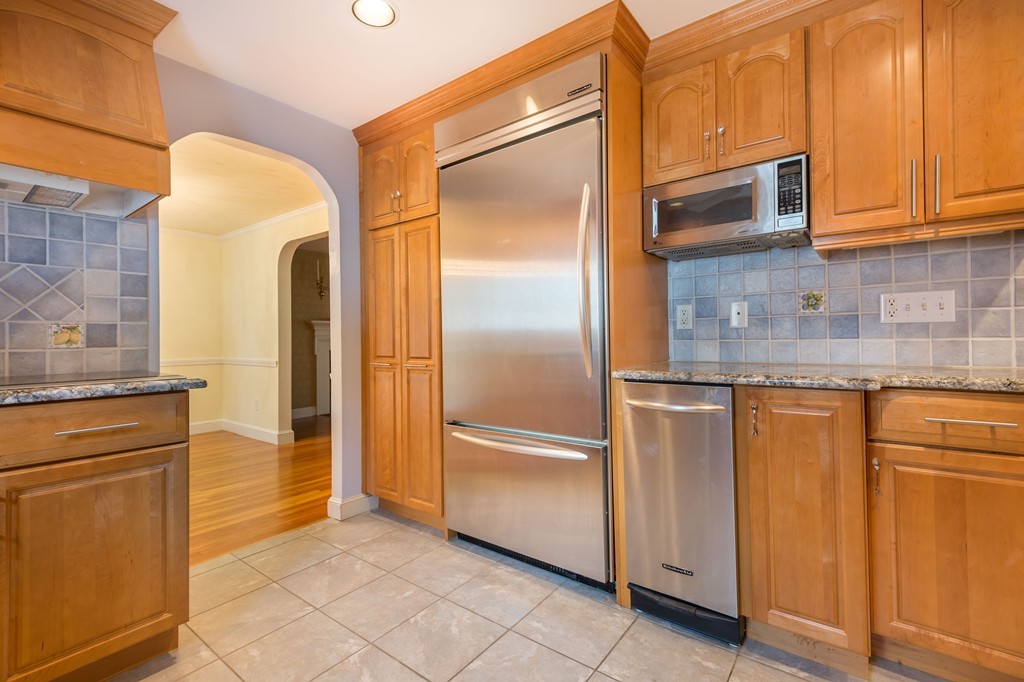 33 Endicott Road Stoneham, MA 02180 - Photo 10 of 23 Gallery Image 10