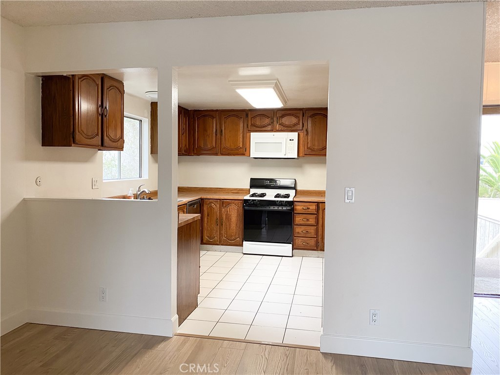 34072 Mazo Drive Dana Point, CA 92629 - Photo 15 of 73 Upper unit's kitchen