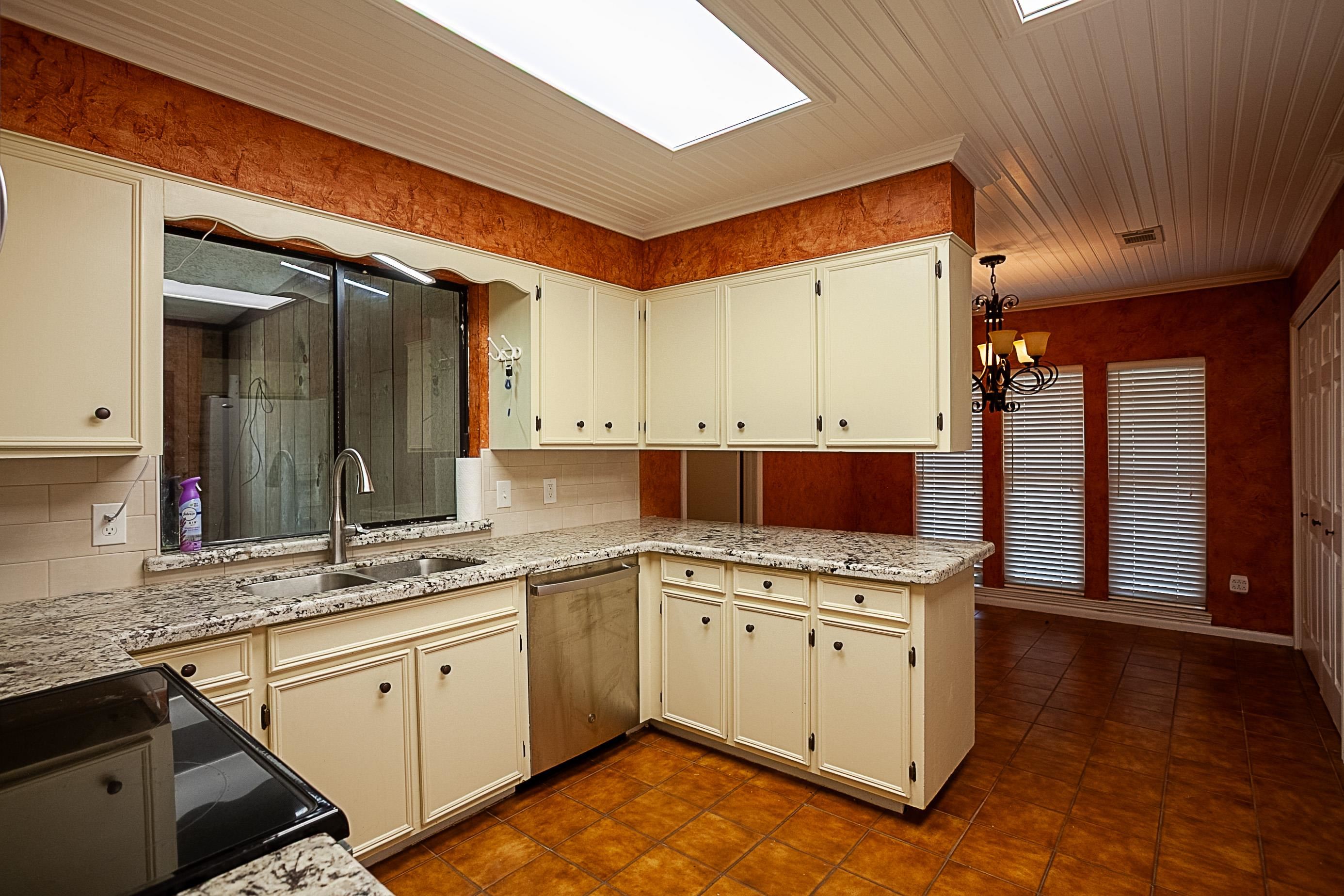 6235 Navajo Trail Beaumont, TX 77708 - Photo 9 of 35 Gallery Image 9