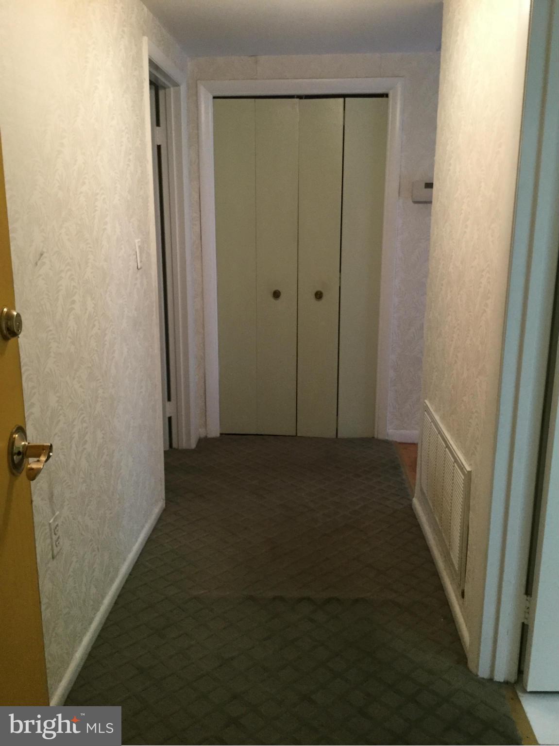 21 Hamill Road, Unit 21E Baltimore, MD 21210 - Photo 2 of 20 Interior (General)