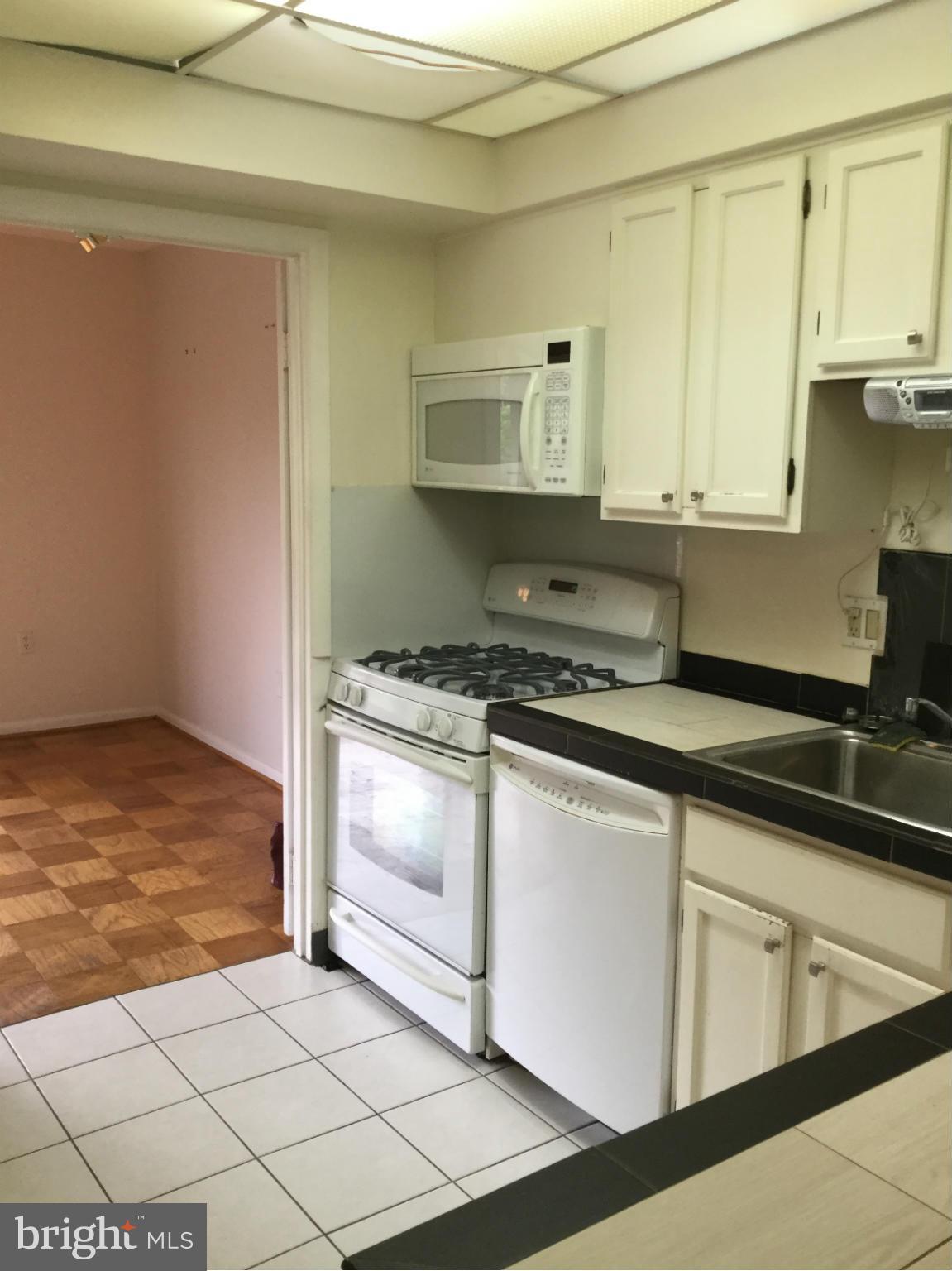 21 Hamill Road, Unit 21E Baltimore, MD 21210 - Photo 6 of 20 Kitchen