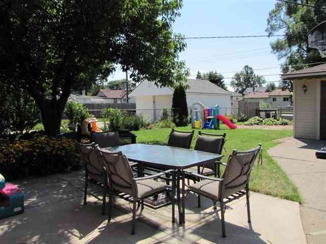 17084 Bell Eastpointe, MI 48021 - Photo 15 of 15 31067906-14.JPG