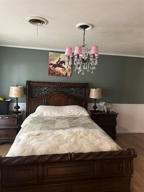 505 High Road Coleman, TX 76834 - Photo 23 of 38 a bedroom with a bed and a table