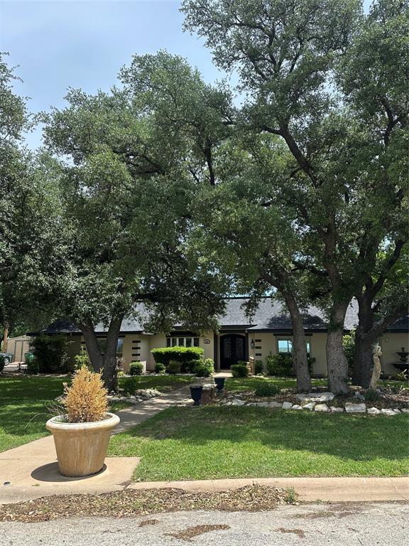 505 High Road Coleman, TX 76834 - Photo 6 of 38 a front view of a house with a garden