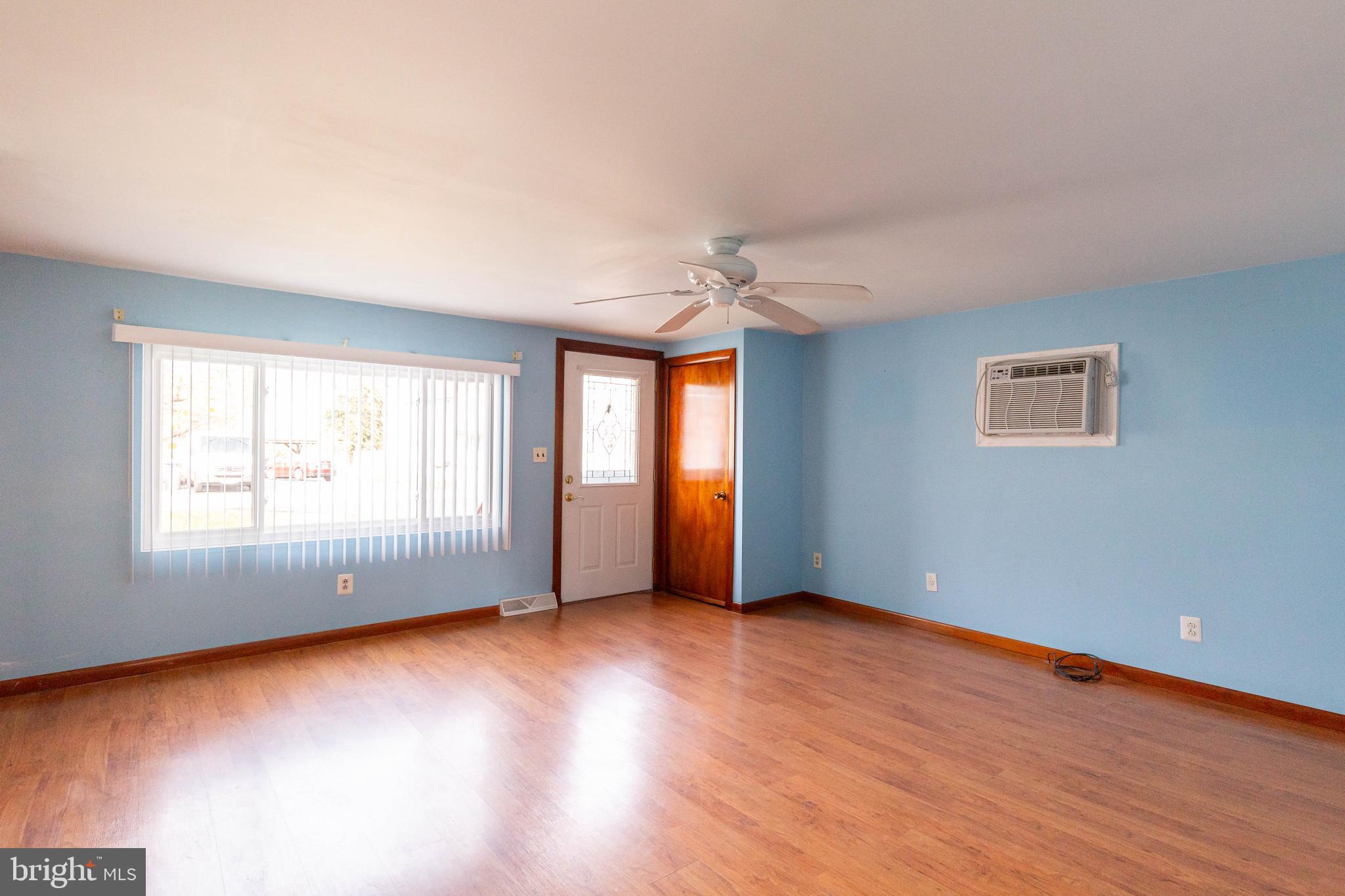 7231 Greenbank Road Baltimore, MD 21220 - Photo 31 of 53 Living Room